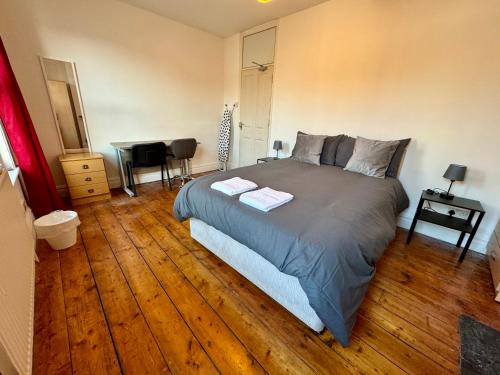 Postel nebo postele na pokoji v ubytování Delightful Room by Gloucester Road