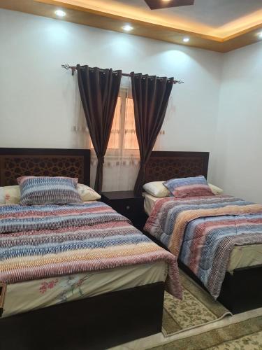 Postel nebo postele na pokoji v ubytování Abeer Suites 5