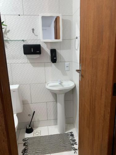 a bathroom with a sink and a toilet at Suite da Paty in Praia do Forte
