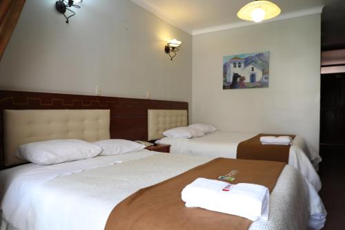 Ein Bett oder Betten in einem Zimmer der Unterkunft QASANA HOTEL Plaza Calca