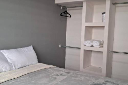 Ein Bett oder Betten in einem Zimmer der Unterkunft Alojamiento cómodo en Lomas de San Isidro