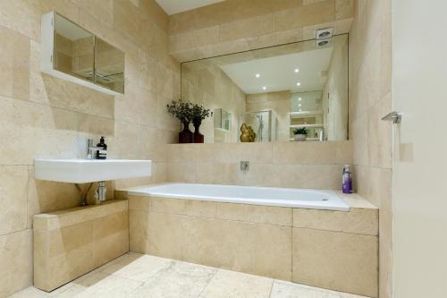 Hyde Park - Knightsbridge - Private Entrance