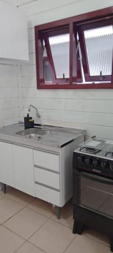 Dapur atau dapur kecil di Morada do Sol Cambury