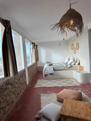 a living room with a bed and a table at Chill House surf camp in Sidi Kaouki