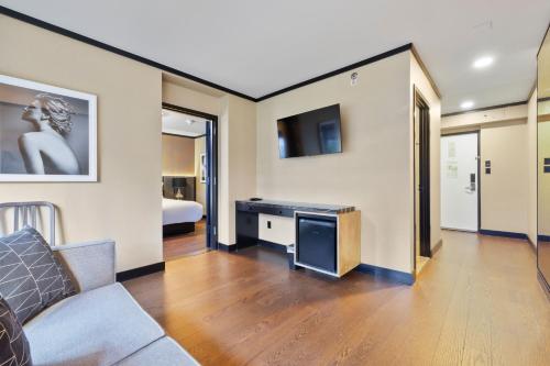 Televisyen dan/atau pusat hiburan di Hudson Yards Hotel