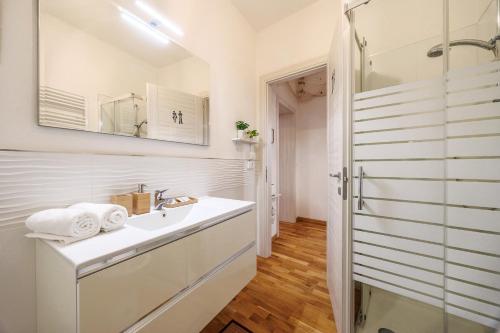 DiffeRent Home - Parcheggio privato photo 16