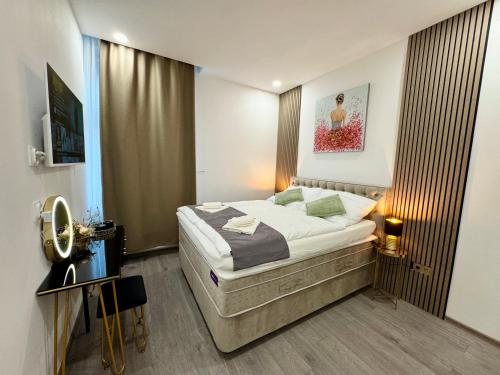 Little Downtown Apartment