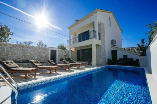 MY DALMATIA - Holiday home Castelo Coza with private pool