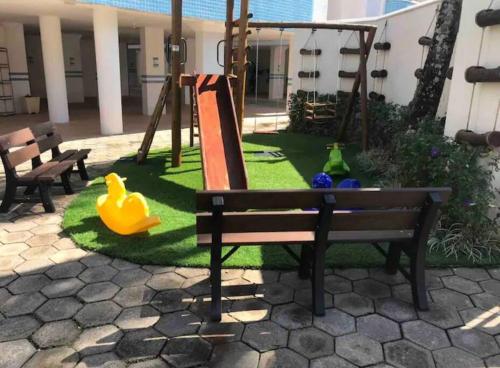 Herní místnost nebo prostor pro děti v ubytování Apartamento 23A para 6 pessoas com Piscina e Churrasqueira no Cond Torremolinos Beach a 80m para Pé na areia na Praia da Enseada Ubatuba