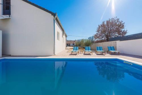 Πισίνα στο ή κοντά στο MY DALMATIA - Holiday home Barba with private heated pool