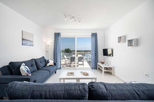 Χώρος καθιστικού στο XENOS Villa 5 with a private pool near the sea