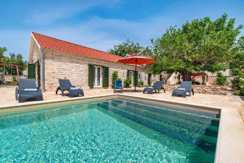 Πισίνα στο ή κοντά στο MY DALMATIA - Authentic villa Zvonko with private swimming pool