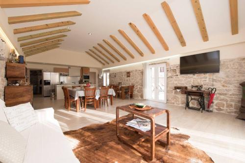 Η κουζίνα ή μικρή κουζίνα στο MY DALMATIA - Authentic villa Zvonko with private swimming pool