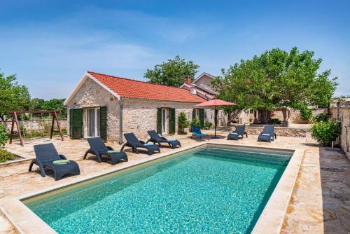 Πισίνα στο ή κοντά στο MY DALMATIA - Authentic villa Zvonko with private swimming pool