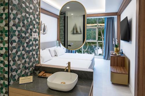 Posteľ alebo postele v izbe v ubytovaní Hotel Faranda Rias Altas, Ascend Hotel Collection