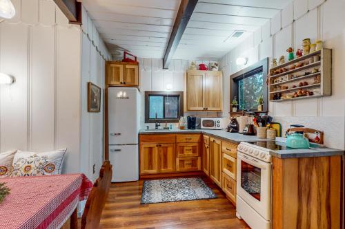 Una cocina o cocineta en The Lazy Bear