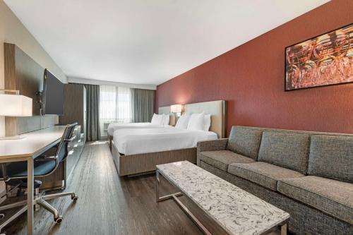 a hotel room with a bed and a couch at Best Western Plus Temecula Wine Country Hotel & Suites in Temecula