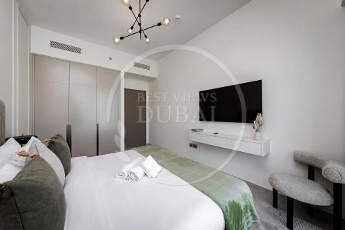 En eller flere senge i et værelse på Prime Burj Khalifa&Fountain Views 2 Bdr Apartment