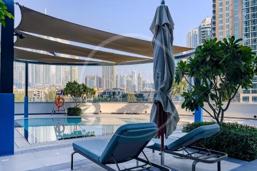 Swimmingpoolen hos eller tæt på Prime Burj Khalifa&Fountain Views 2 Bdr Apartment