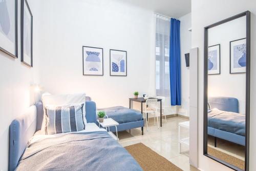 Modern - Central - Simple