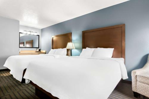 Katil atau katil-katil dalam bilik di Best Western Pocatello Inn