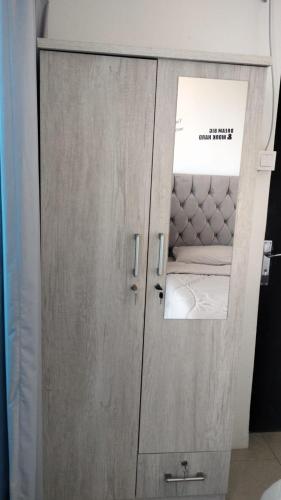 Gambar di galeri bagi Elegant Sea View Cozy room with Private Balcony - Room inside Apartment di Ajman 