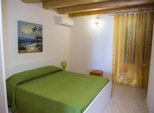 Casa Vacanze Calafarina tesisinde bir odada yatak veya yataklar