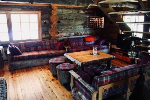 Lapland Lake Hideout with Modern Amenities and Activitiesにあるシーティングエリア