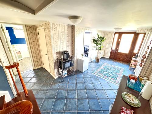 a living room with a fireplace and a tv at Panoramic Lakeview Suite Ultimate Comfort and Serenity in Watchung