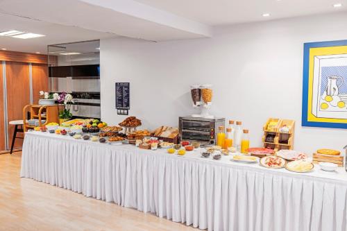 a buffet line with many different types of food at Hotel Faranda Pathos Gijón, Ascend Hotel Collection in Gijón