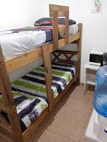 Ένα ή περισσότερα κρεβάτια σε δωμάτιο στο Aloja turistas