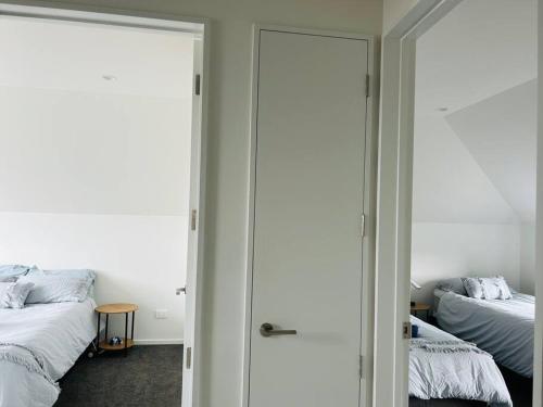 En eller flere senge i et værelse på The perfect Christchurch Escape