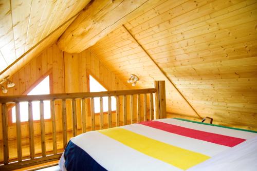 A bed or beds in a room at Porteau Cove Olympic Legacy Cabins