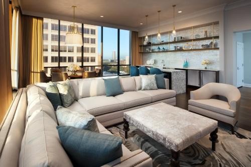 The Westin Oaks Houston at the Galleria Image