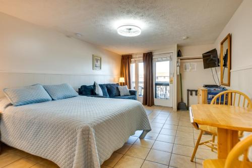 Ένα ή περισσότερα κρεβάτια σε δωμάτιο στο Beachfront 16 Condo on Old Orchard Beach