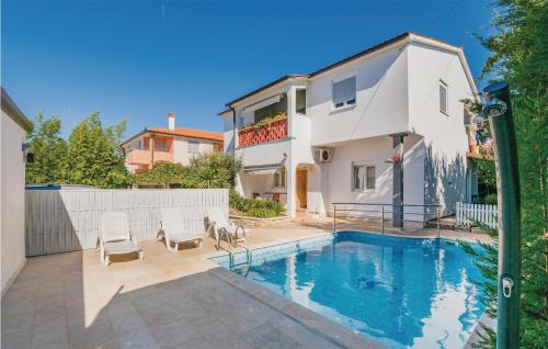 Stunning Apartment In Valbandon