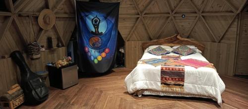 a bedroom with a bed in a room at Sanayá Domo Glamping - Santa Elena in Santa Elena