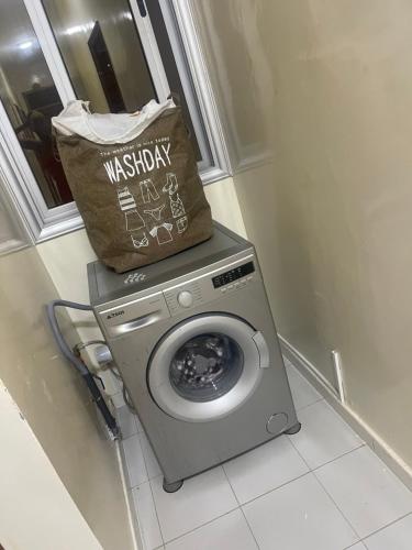 a washing machine with a bag on top of it at Bienvenue aux portes de ngor - almadies in Ngor