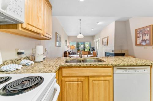 Dapur atau dapur kecil di Greens at Copper 218 by Summit County Mountain Retreats