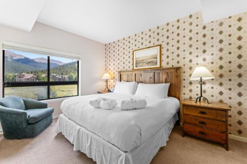 Katil atau katil-katil dalam bilik di Greens at Copper 218 by Summit County Mountain Retreats