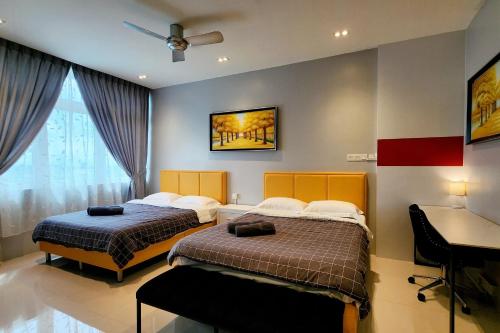 a bedroom with two beds and a desk in it at Kuching Cozy comfort RDA1608C - Riverine Diamond 4 pax in Kuching