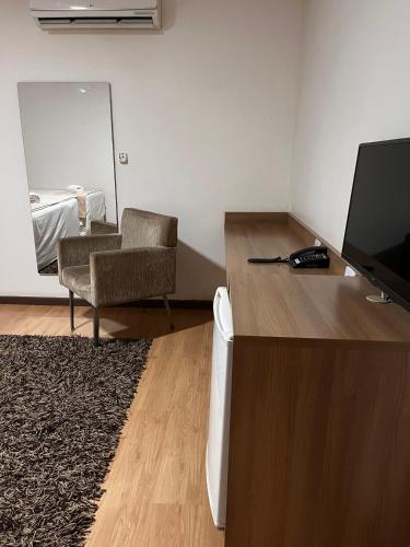 Μια τηλεόραση ή/και κέντρο ψυχαγωγίας στο Maximus Business Hotel