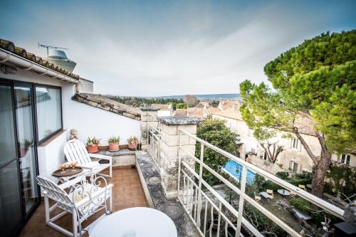 a balcony with a view of a building at La Regalido in Fontvieille