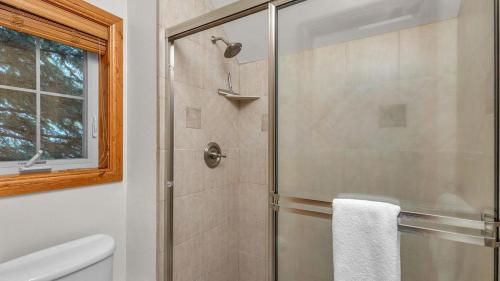 Bilik mandi di Aquila Lodge - Unit 15