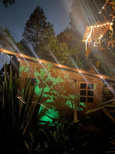 Taman di luar cabañas Emuná santa elena