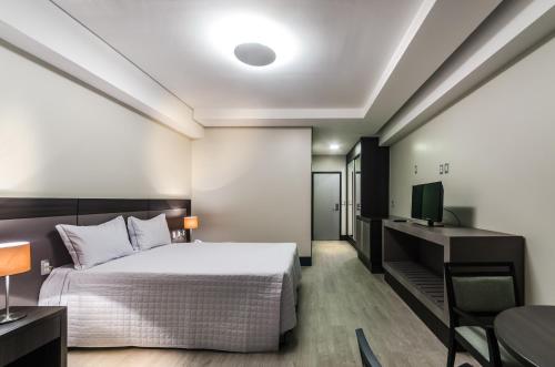 Tempat tidur dalam kamar di Mira Serra Parque Hotel