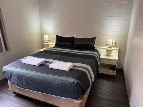 Postel nebo postele na pokoji v ubytování Ulladulla Harbour Motel