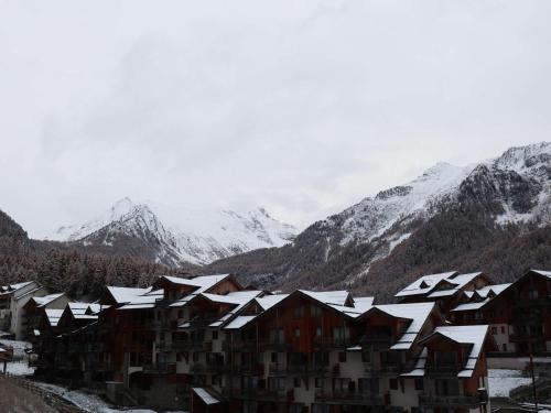 Appartement duplex 3 pièces 8 pers, piscine et sauna, ski aux pieds, animaux admis - FR-1-322-657