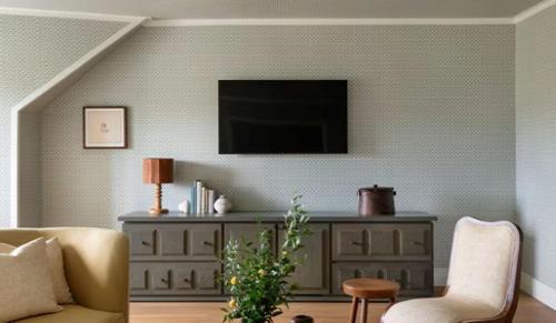 TV a/nebo společenská místnost v ubytování Canoe Place Inn & Cottages