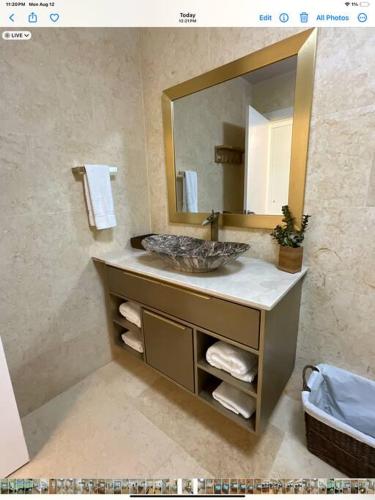 Un baño de SEAWINDS CABARETE Front beach Condo